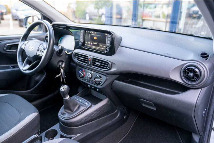 Hyundai i10 1.0 Trend 5-zits|Prijs rijklaar incl. 12 mnd garantie|Carplay stoel en stuurverwarming camera DAB parkeersensor achter
