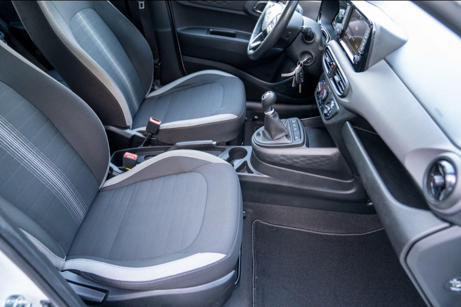 Hyundai i10 1.0 Trend 5-zits|Prijs rijklaar incl. 12 mnd garantie|Carplay stoel en stuurverwarming camera DAB parkeersensor achter