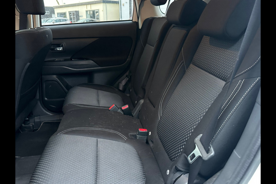 Mitsubishi Outlander 2.4 PHEV Pure Camera|Navi