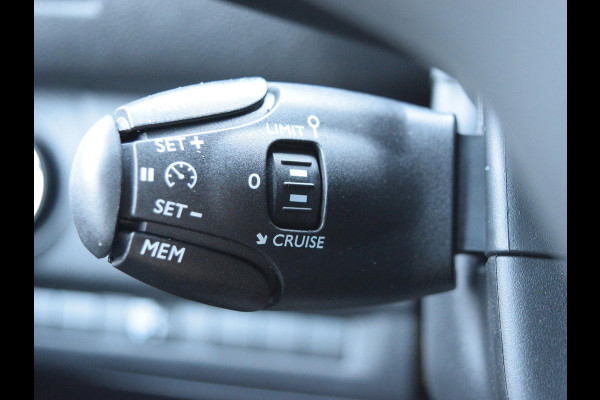 Peugeot e-Expert L3 75 kWh | Techno NAV Pakket | verwarmde stoel/bank | Comfort tussenschot | tot 8 jaar garantie |