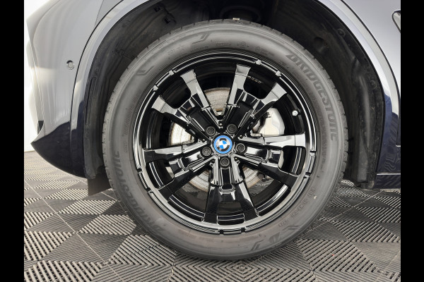 BMW iX3 Executive 80 kWh M-Sportpack Shadow-Line [ 3-Fase ] {SOH- (INCL-BTW) Aut. *PANO | LEATHER | ADAPTIVE-CRUISE | FULL-LED | BLIND-SPOT | DIGI-COCKPIT | HEATED-COMFORTSEATS | CAMERA | DAB+ | NAVI-FULLMAP | 19''ALU*