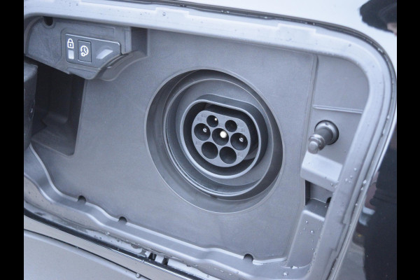 Peugeot 3008 1.6 plug-in Hybrid 195 Allure 195PK | NAVI | PARKEERSENSOREN MET CAMERA |