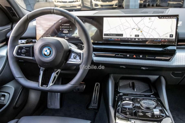 BMW 5 Serie Touring 530e xDrive M-SPORT ** LED, NAVI+, LEDER, 19-inch LMV, ALARM, M-ONDERSTEL ** 1e EIG - UNFALLFREI - € 17.900,= onder NP ** ** INFORMEER OOK NAAR ONZE AANTREKKELIJKE FINANCIAL-LEASE TARIEVEN **