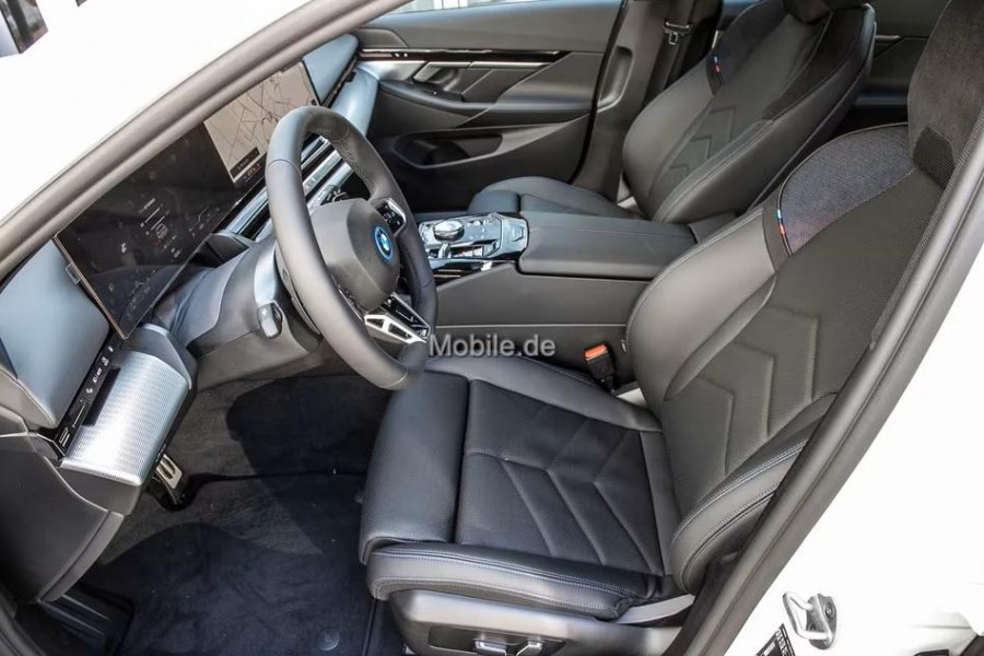 BMW 5 Serie Touring 530e xDrive M-SPORT ** LED, NAVI+, LEDER, 19-inch LMV, ALARM, M-ONDERSTEL ** 1e EIG - UNFALLFREI - € 17.900,= onder NP ** ** INFORMEER OOK NAAR ONZE AANTREKKELIJKE FINANCIAL-LEASE TARIEVEN **