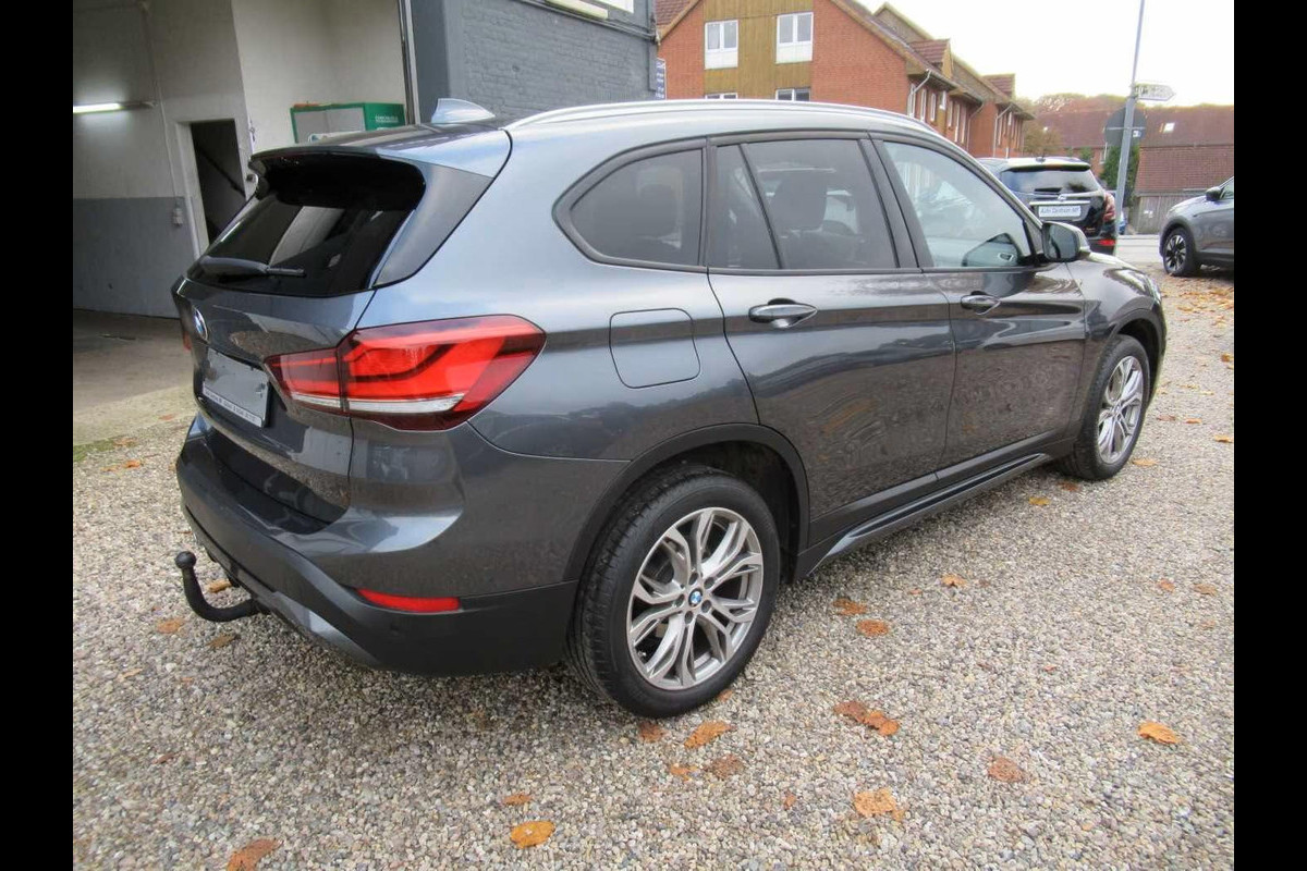 BMW X1 sDrive18i SPORTLINE ** LED, NAVI+, HALF-LEDER, TREKH, PRIVACY, ELECTR. A-KLEP ** 1e EIG - UNFALLFREI - 47 dkm (!) ** ** INFORMEER OOK NAAR ONZE AANTREKKELIJKE FINANCIAL-LEASE TARIEVEN **