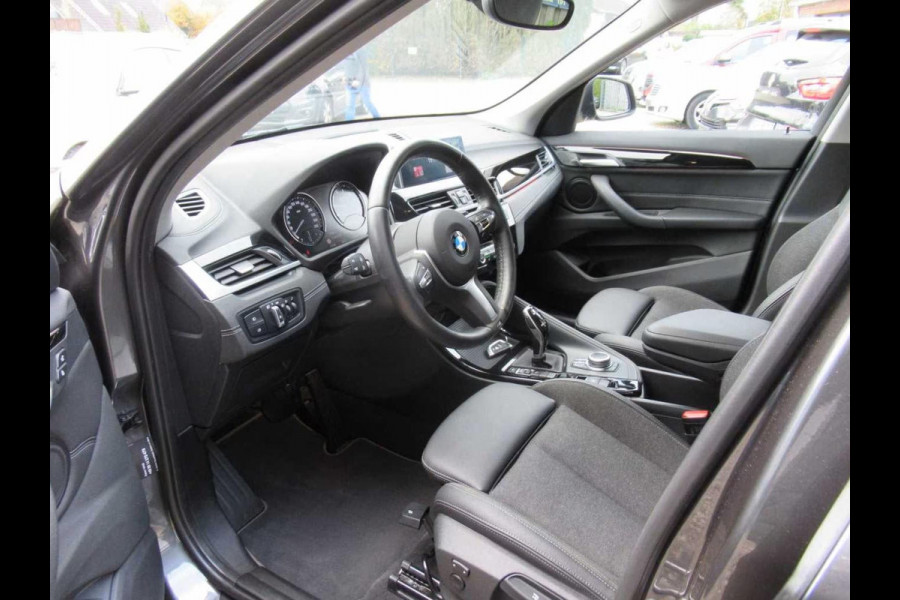 BMW X1 sDrive18i SPORTLINE ** LED, NAVI+, HALF-LEDER, TREKH, PRIVACY, ELECTR. A-KLEP ** 1e EIG - UNFALLFREI - 47 dkm (!) ** ** INFORMEER OOK NAAR ONZE AANTREKKELIJKE FINANCIAL-LEASE TARIEVEN **