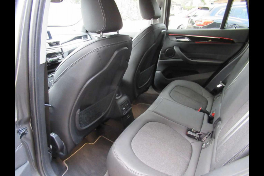 BMW X1 sDrive18i SPORTLINE ** LED, NAVI+, HALF-LEDER, TREKH, PRIVACY, ELECTR. A-KLEP ** 1e EIG - UNFALLFREI - 47 dkm (!) ** ** INFORMEER OOK NAAR ONZE AANTREKKELIJKE FINANCIAL-LEASE TARIEVEN **