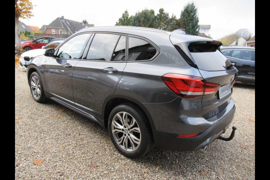 BMW X1 sDrive18i SPORTLINE ** LED, NAVI+, HALF-LEDER, TREKH, PRIVACY, ELECTR. A-KLEP ** 1e EIG - UNFALLFREI - 47 dkm (!) ** ** INFORMEER OOK NAAR ONZE AANTREKKELIJKE FINANCIAL-LEASE TARIEVEN **