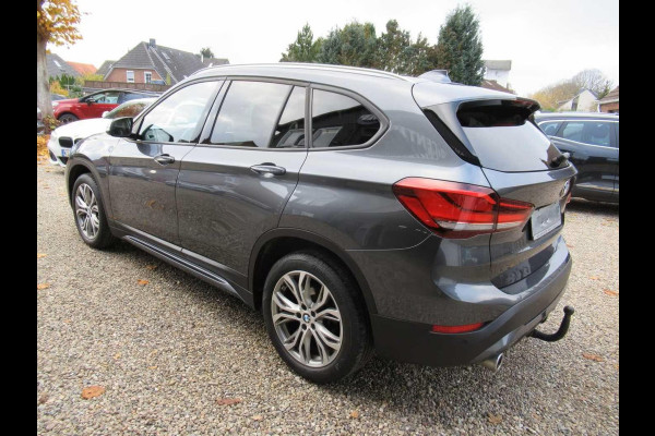 BMW X1 sDrive18i SPORTLINE ** LED, NAVI+, HALF-LEDER, TREKH, PRIVACY, ELECTR. A-KLEP ** 1e EIG - UNFALLFREI - 47 dkm (!) ** ** INFORMEER OOK NAAR ONZE AANTREKKELIJKE FINANCIAL-LEASE TARIEVEN **