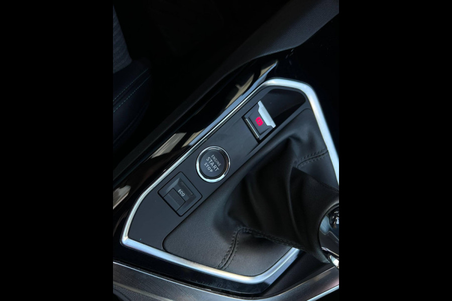 Peugeot 5008 1.2 PureTech Allure 7-PERSOONS | NAVI | 1/2 LEDER