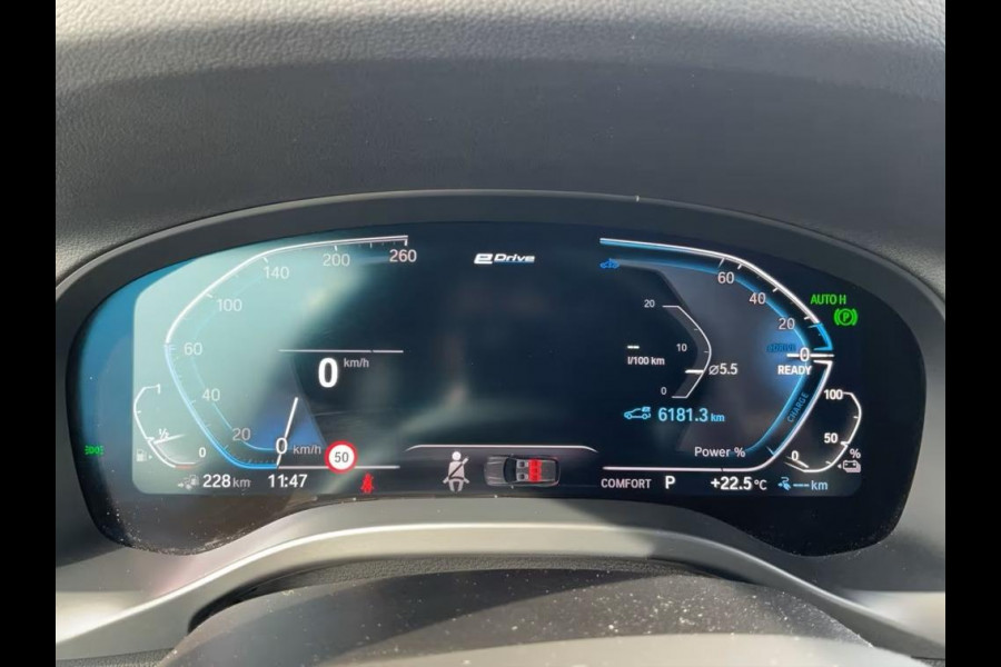 BMW X3 xDrive30e M-SPORT ** LED, NAVI+, PANORAMA, TREKH, KEYLESS, HuD, 19-inch LMV ** 1e EIG - UNFALLFREI - BMW GAR ** ** INFORMEER OOK NAAR ONZE AANTREKKELIJKE FINANCIAL-LEASE TARIEVEN **