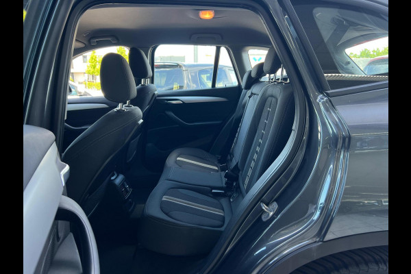 BMW X1 sDrive18i Centennial High Executive NL AUTO | CAMERA | STOELVERW | NAVI | TREKHAAK |