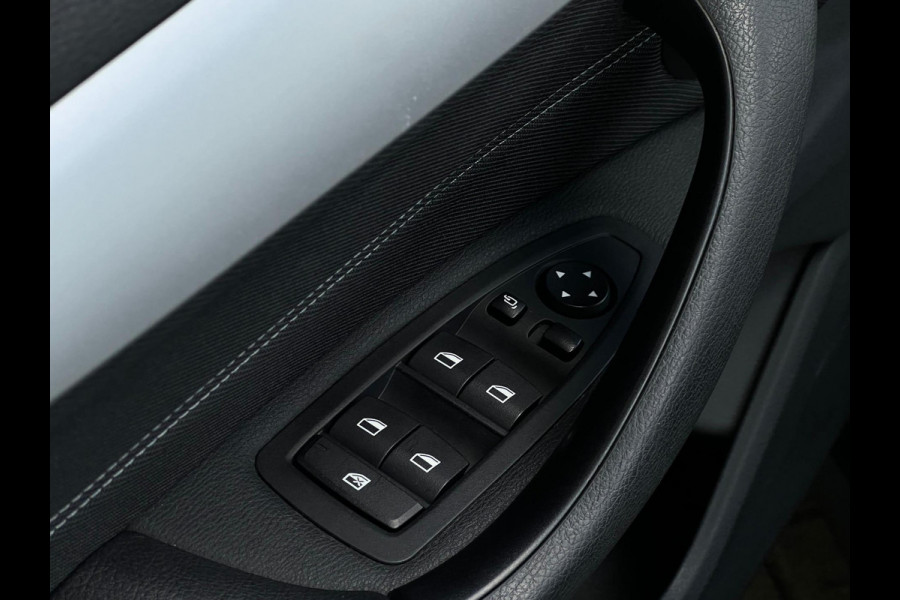 BMW X1 sDrive18i Centennial High Executive NL AUTO | CAMERA | STOELVERW | NAVI | TREKHAAK |