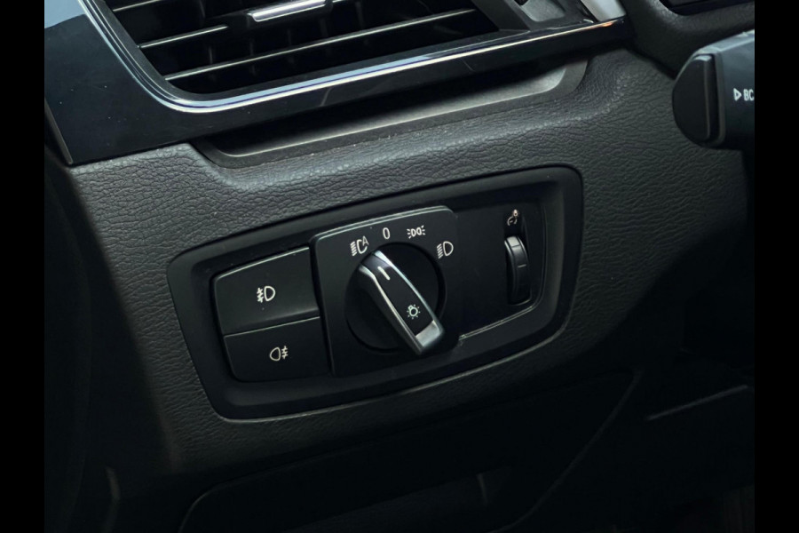 BMW X1 sDrive18i Centennial High Executive NL AUTO | CAMERA | STOELVERW | NAVI | TREKHAAK |