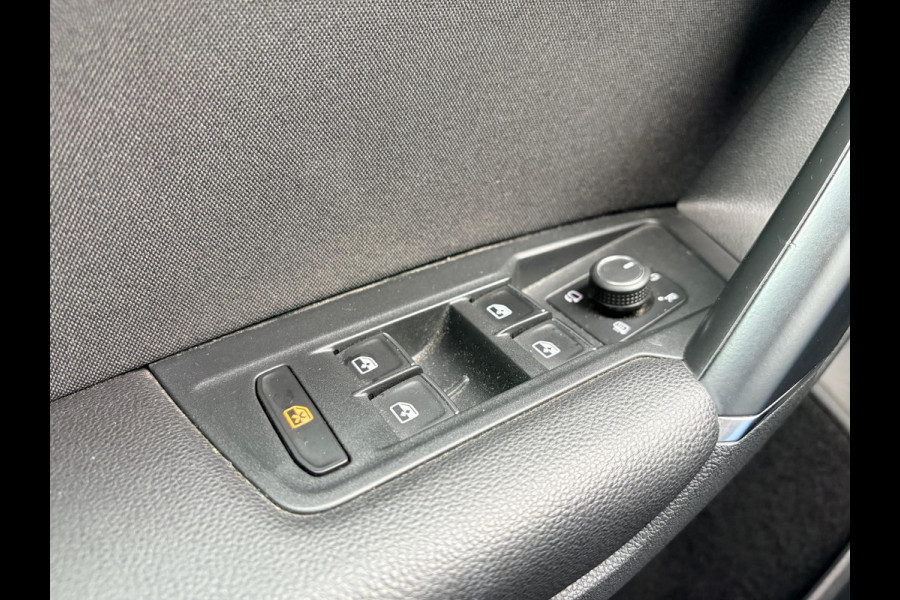 Volkswagen Tiguan 2.0 TSI 4Motion Highline R-LINE ACC | KEYLESS | ELECTR. A-KLEP | 19-inch LMV | TREKHAAK