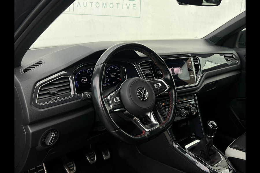 Volkswagen T-Roc 1.5 TSI Sport Business R CAMERA | TREKHAAK | NETTE AUTO | VIRTUAL COCKPIT |