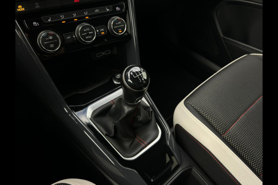 Volkswagen T-Roc 1.5 TSI Sport Business R CAMERA | TREKHAAK | NETTE AUTO | VIRTUAL COCKPIT |