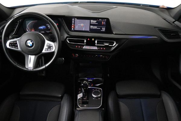 BMW 1-serie 118i Executive Edition M-Sport (M-PAKKET, ADAPTIVE CRUISE, CAMERA, CARPLAY, DEALER ONDERHOUDEN)