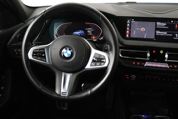 BMW 1-serie 118i Executive Edition M-Sport (M-PAKKET, ADAPTIVE CRUISE, CAMERA, CARPLAY, DEALER ONDERHOUDEN)