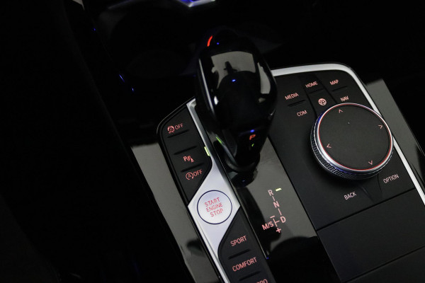 BMW 1-serie 118i Executive Edition M-Sport (M-PAKKET, ADAPTIVE CRUISE, CAMERA, CARPLAY, DEALER ONDERHOUDEN)