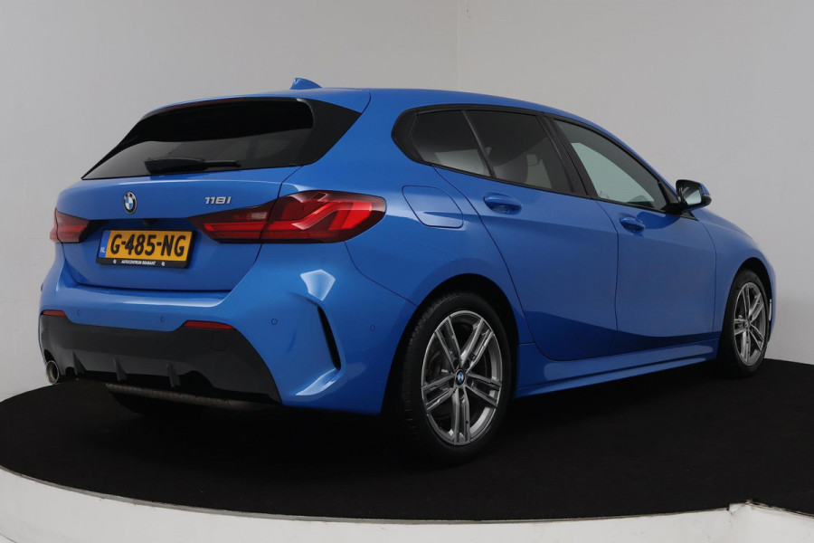 BMW 1-serie 118i Executive Edition M-Sport (M-PAKKET, ADAPTIVE CRUISE, CAMERA, CARPLAY, DEALER ONDERHOUDEN)
