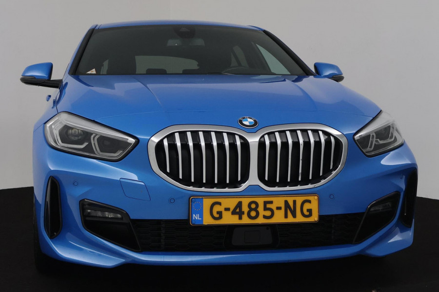 BMW 1-serie 118i Executive Edition M-Sport (M-PAKKET, ADAPTIVE CRUISE, CAMERA, CARPLAY, DEALER ONDERHOUDEN)