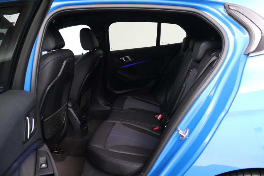 BMW 1-serie 118i Executive Edition M-Sport (M-PAKKET, ADAPTIVE CRUISE, CAMERA, CARPLAY, DEALER ONDERHOUDEN)