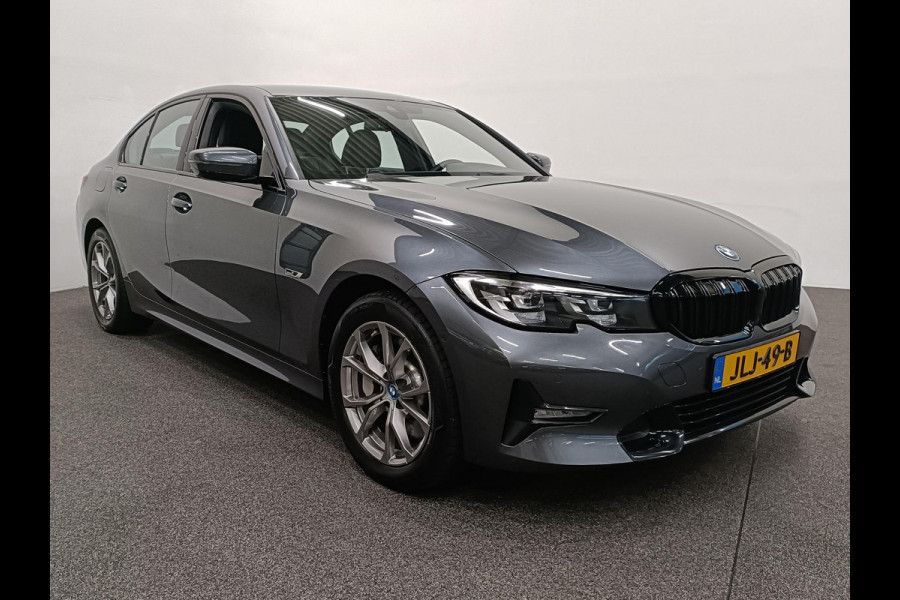 BMW 3-serie 330e Sport Line 292 pk Aut Airco ECC Cruise Control Stoelverwarming Live Cockpit Pro PDC VA + Camera Full LED