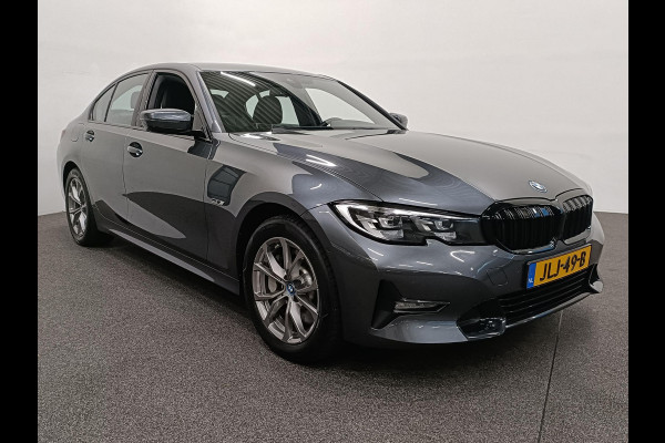 BMW 3-serie 330e Sport Line 292 pk Aut Airco ECC Cruise Control Stoelverwarming Live Cockpit Pro PDC VA + Camera Full LED