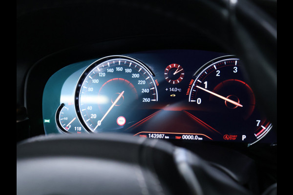 BMW 5 Serie Touring 530i High Executive Luxury Line [LUCHTVERING, SCHUIFKANTELDAK, MEMORY SEATS, HEAD-UP, ACTIVE PROTECTION, STUURVERWARMING, ACHTERUITRIJCAMERA, PDC V+A, STOELVERWARMING, BMW ADAPTIVE LED, CRUISE, CLIMATE, BLUETOOTH, NIEUWSTAA