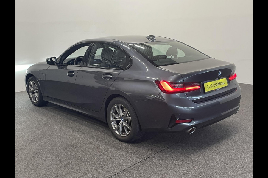 BMW 3-serie 330e Sport Line 292 pk Aut Airco ECC Cruise Control Stoelverwarming Live Cockpit Pro PDC VA + Camera Full LED