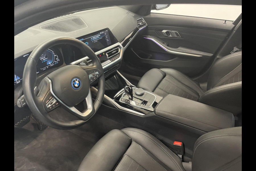 BMW 3-serie 330e Sport Line 292 pk Aut Airco ECC Cruise Control Stoelverwarming Live Cockpit Pro PDC VA + Camera Full LED
