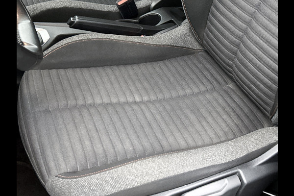 Peugeot 2008 1.5 HDi Blue Active / Trekhaak / Airco-ecc./ Camera / Navigatie / Radio multimedia / Apk 12-2026