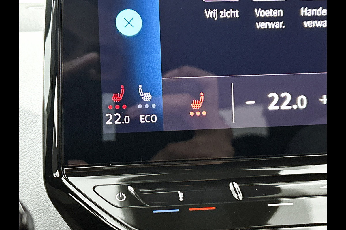 Volkswagen ID.3 First Plus 58 kWh / Trekhaak / Pdc.+Camera / Airco-ecc./ Navigatie / Xenon / Stoelverwarming / Apk 11-2026