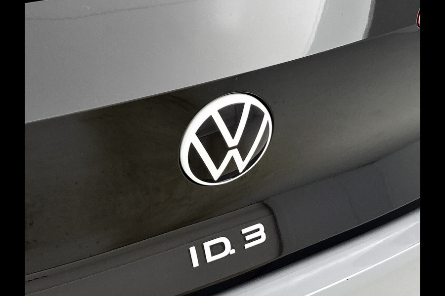 Volkswagen ID.3 First Plus 58 kWh / Trekhaak / Pdc.+Camera / Airco-ecc./ Navigatie / Xenon / Stoelverwarming / Apk 11-2026