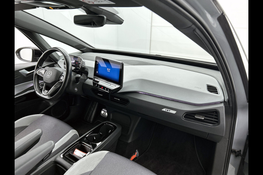 Volkswagen ID.3 First Plus 58 kWh / Trekhaak / Pdc.+Camera / Airco-ecc./ Navigatie / Xenon / Stoelverwarming / Apk 11-2026