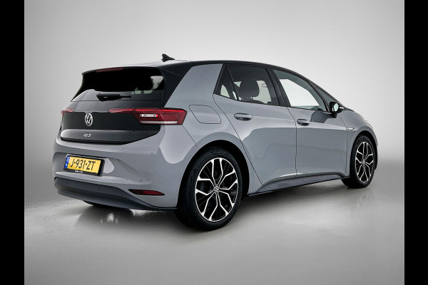Volkswagen ID.3 First Plus 58 kWh / Trekhaak / Pdc.+Camera / Airco-ecc./ Navigatie / Xenon / Stoelverwarming / Apk 11-2026