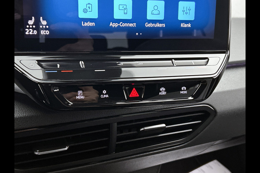 Volkswagen ID.3 First Plus 58 kWh / Trekhaak / Pdc.+Camera / Airco-ecc./ Navigatie / Xenon / Stoelverwarming / Apk 11-2026
