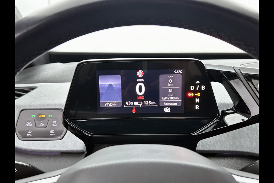 Volkswagen ID.3 First Plus 58 kWh / Trekhaak / Pdc.+Camera / Airco-ecc./ Navigatie / Xenon / Stoelverwarming / Apk 11-2026