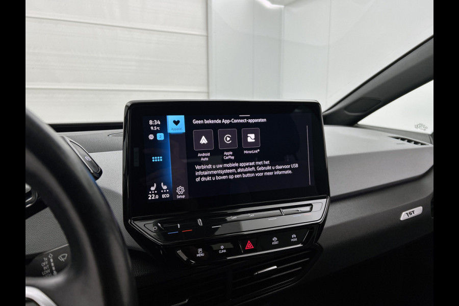 Volkswagen ID.3 First Plus 58 kWh / Trekhaak / Pdc.+Camera / Airco-ecc./ Navigatie / Xenon / Stoelverwarming / Apk 11-2026