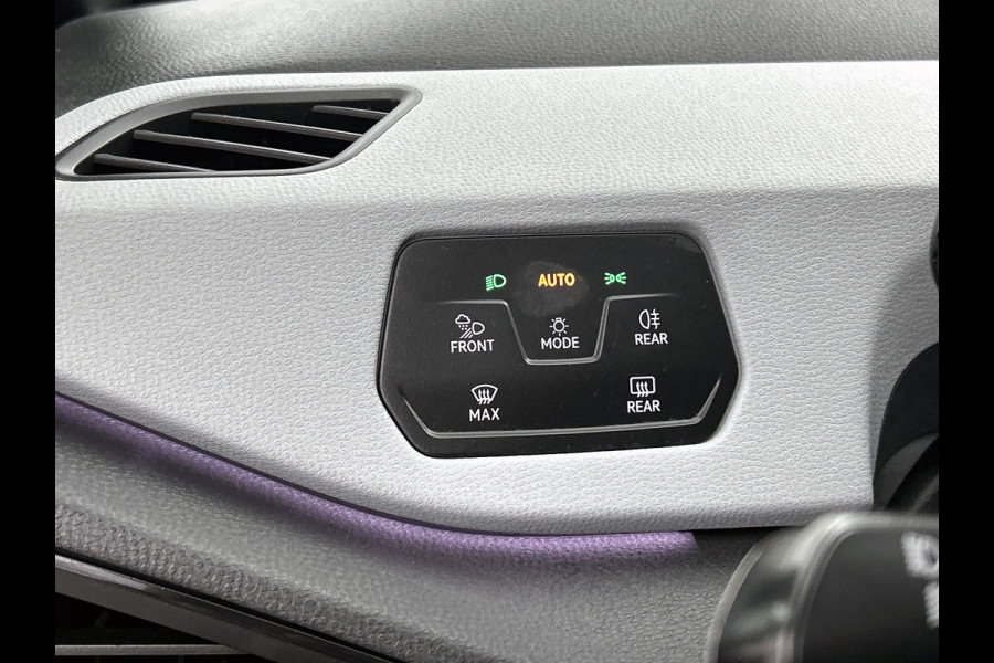 Volkswagen ID.3 First Plus 58 kWh / Trekhaak / Pdc.+Camera / Airco-ecc./ Navigatie / Xenon / Stoelverwarming / Apk 11-2026