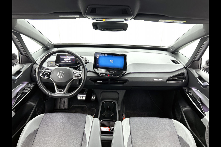 Volkswagen ID.3 First Plus 58 kWh / Trekhaak / Pdc.+Camera / Airco-ecc./ Navigatie / Xenon / Stoelverwarming / Apk 11-2026