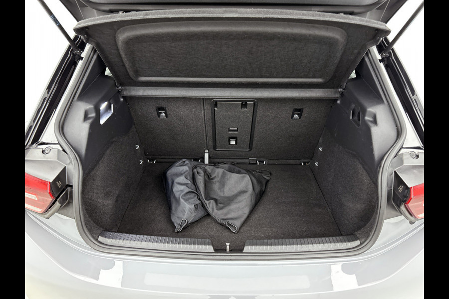 Volkswagen ID.3 First Plus 58 kWh / Trekhaak / Pdc.+Camera / Airco-ecc./ Navigatie / Xenon / Stoelverwarming / Apk 11-2026