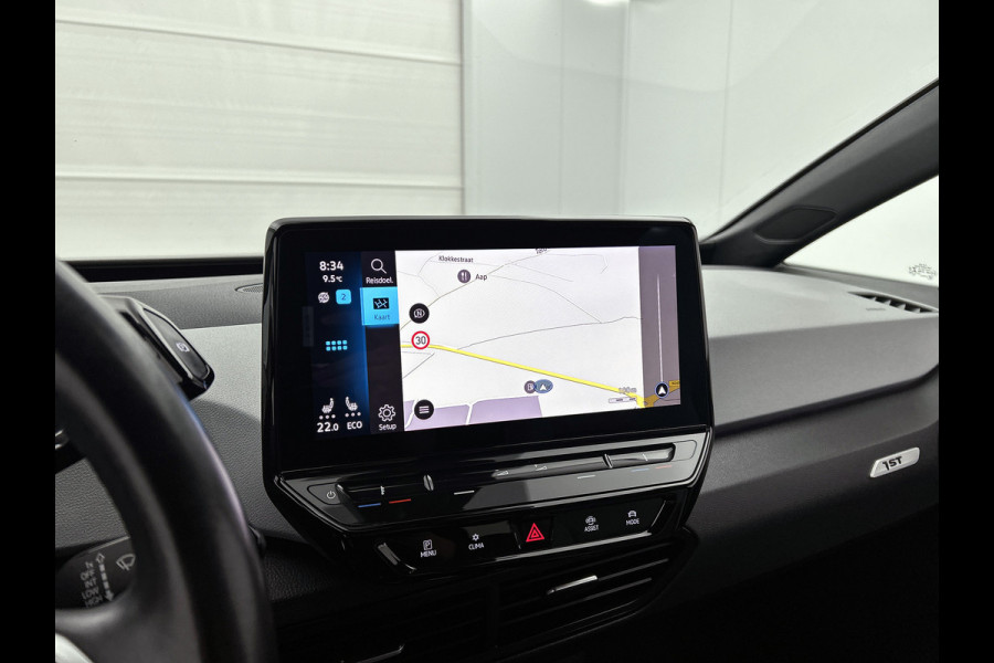 Volkswagen ID.3 First Plus 58 kWh / Trekhaak / Pdc.+Camera / Airco-ecc./ Navigatie / Xenon / Stoelverwarming / Apk 11-2026