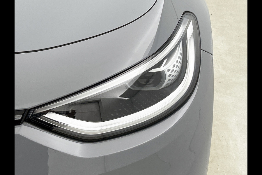 Volkswagen ID.3 First Plus 58 kWh / Trekhaak / Pdc.+Camera / Airco-ecc./ Navigatie / Xenon / Stoelverwarming / Apk 11-2026