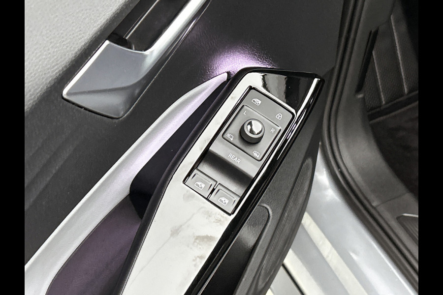 Volkswagen ID.3 First Plus 58 kWh / Trekhaak / Pdc.+Camera / Airco-ecc./ Navigatie / Xenon / Stoelverwarming / Apk 11-2026