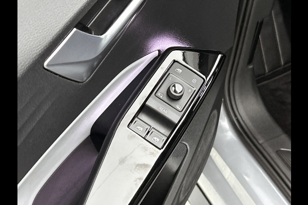 Volkswagen ID.3 First Plus 58 kWh / Trekhaak / Pdc.+Camera / Airco-ecc./ Navigatie / Xenon / Stoelverwarming / Apk 11-2026