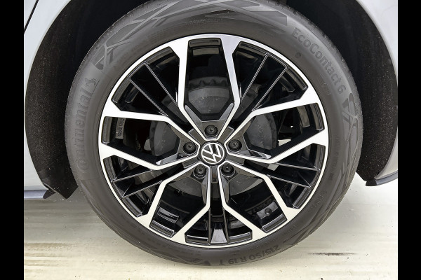 Volkswagen ID.3 First Plus 58 kWh / Trekhaak / Pdc.+Camera / Airco-ecc./ Navigatie / Xenon / Stoelverwarming / Apk 11-2026