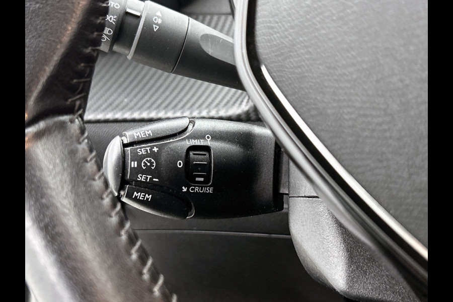 Peugeot 208 1.5 HDi 103PK Blue Active / 5Drs / Airco / Navigatie / Lm.velgen / Pdc / Apk nieuw