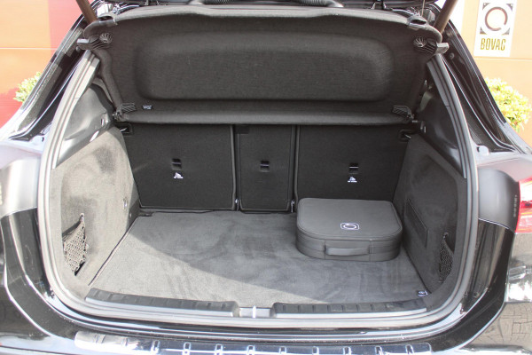 Mercedes-Benz GLA 250 e AMG LINE "NIEUW MODEL!" | PANORAMISCH SCHUIF/KANTEL DAK | ELEKTRISCH BEDIENBARE VOORSTOELEN MET GEHEUGENFUNCTIE EN "ZITKINEMATICA" | DRAADLOZE APPLE CARPLAY/ANDROID AUTO | NIGHT PAKKET: DAKRELING ZWART, ZIJRUITEN EN ACHTERRUITEN ZWART, LICHTMETALEN VELGEN 19" ZWART | HEAD UP DISPLAY | REALITY-NAVIGATIE  | 360° CAMERA | MULTI BEAM LED KOPLAMPEN | DODEHOEK DETECTIE | ADAPTIVE CRUISE CONTROL | KEYLESS GO | SFEER VERLICHTING | ELEKTRISCH BEDIENBARE ACHTERKLEP | DRAADLOZE TELEFOONLADER |